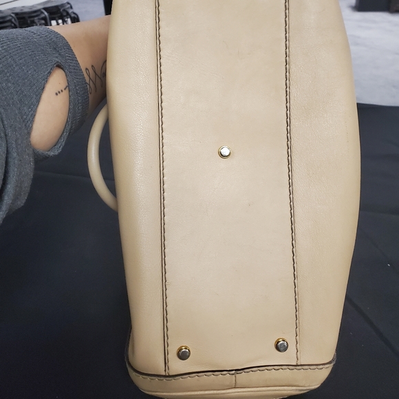 Gucci Leather Tote - Picture 12 of 16